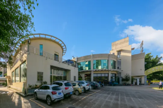 瑞尚悦景ホテル 臨滄（ウォルマート広場玉竜湖公園） のホテル