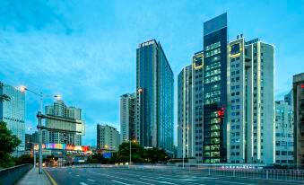 Xuanyue Hotel (Wuyi Square IFS International Financial Center) - Housity