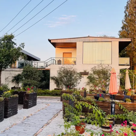 Yuejuguan Jiayuan Guesthouse
