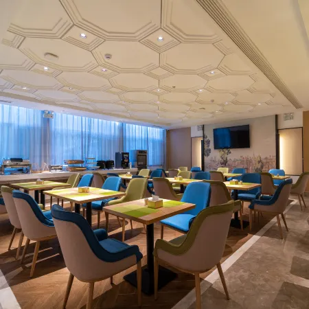 Vienna International Hotel (Rizhao Wanxianghui Wanpingkou Scenic Area Store)