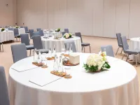 Erth Abu Dhabi Hotel ミニストリーズ・コンプレックス周辺のホテル