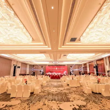 Ningbo Oriental New Century Grand Hotel (Yongzhou Ave Subway Stn, Ningbo Lishe Airport Branch) Отели рядом с Аэропорт Нинбо
