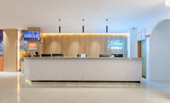 PK e-sports hotel (Xiamen Cruise Center Xiagu Wharf)