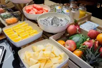 H Crystal Hotel (Gaoping Sanguan Center Yandi Park)