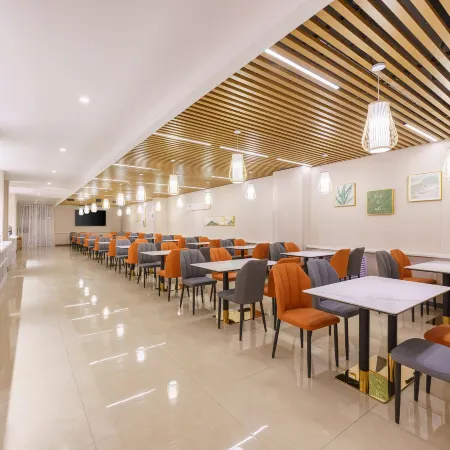 Urumqi Galaxy Hotel (Xinjiang Medical University)