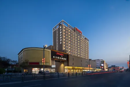 Hampton by Hilton Lianyungang Guannan Отели рядом с достопримечательностью «Er'langshen Culture Relics Park»