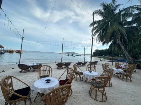 Koh Rong Home Stay Отели рядом с достопримечательностью «Лейзи Бич»