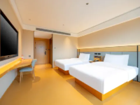 S Hotel Temperature Bay (Butterfly Lake Xiujie Branch) Hotels in Gongliu