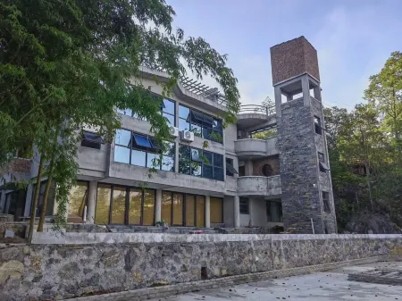 Bairan Pinqi Resort Отели рядом с достопримечательностью «Ziyun Getu River Scenic Spot»