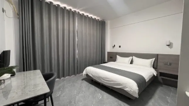 Shiguang Homestay Hotels near Lingtong Mountain