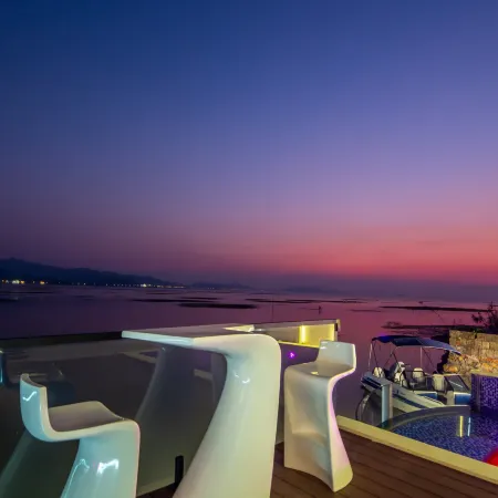 Floral Hotel·Suzhou first love meet you hostel (Taihu Hengshan Island Scenic Spot Shop)