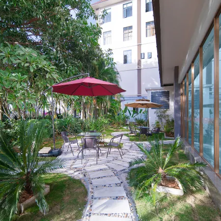Vienna Hotel (Xishuangbanna Mengla Center Road Branch)