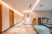 Jifeng Hotel (Xinyang East Station Branch)