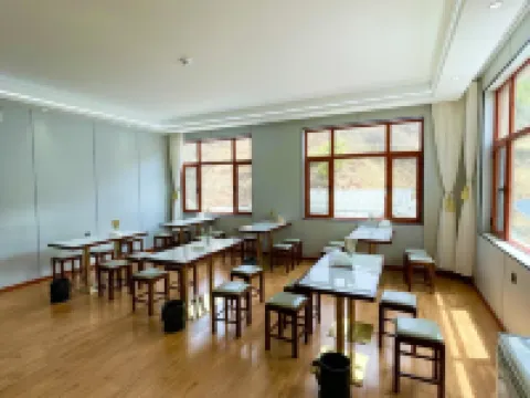 LangMuSi YUN JU Hol iday Hotel Hotel a Luqu