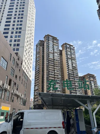 Qiyue Luxury 8K Projection Homestay (Guangxi University 33rd Middle School Subway Station)