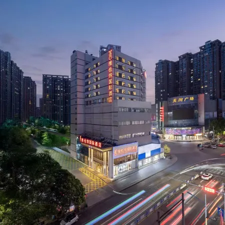 Vienna International Hotel (Xinyang Railway Station Tianrun Plaza Store)