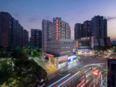 Vienna International Hotel (Xinyang Railway Station Tianrun Plaza Store)