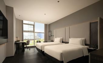 Atour Hotel Taizhou Fudao (City Government Branch)