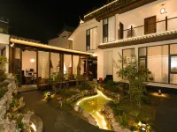 Yuying Pavilion - Designer Homestay (Weishan Ancient Town Branch) فنادق في ويشان