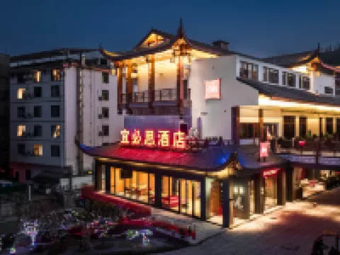 Ibis Hotel (Zhangjiajie National Forest Park Entrance) Hotels near Bailong Elevator