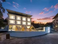 Bifengxia Jinshange Panda Homestay Hotels near Bifengxia Panda Reserve