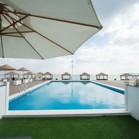 Dalian Sailboat Seaview Tent Sunrise Homestay (Jinshitan Happy Coast Resort)