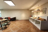 Yizhi Hotel (Urumqi Tianshan International Airport Railway Bureau Subway Station) - เปิดใหม่