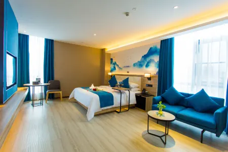 H HOTELS Отели рядом с достопримечательностью «Sanyuan City God Temple»