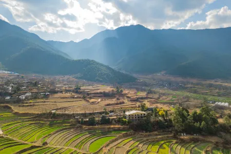 Songtsam Tacheng Lodge Отели рядом с достопримечательностью «Damo Patriarch Cave»