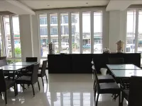 ザ ホワイト パール ホテル クラビ テクニカル カレッジ周辺のホテル