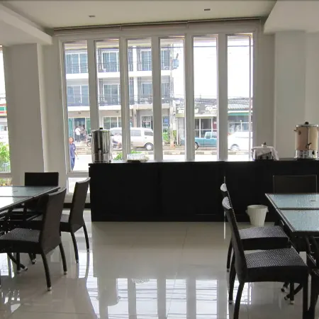 The White Pearl Hotel Отели рядом с достопримечательностью «Технический колледж Краби»