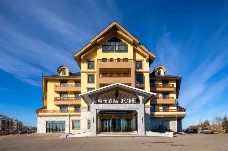 Orange Hotel (Changbai Mountain Erdaobaihe Branch) Отели рядом с достопримечательностью «Changbaishan Naitouhe Drifting»