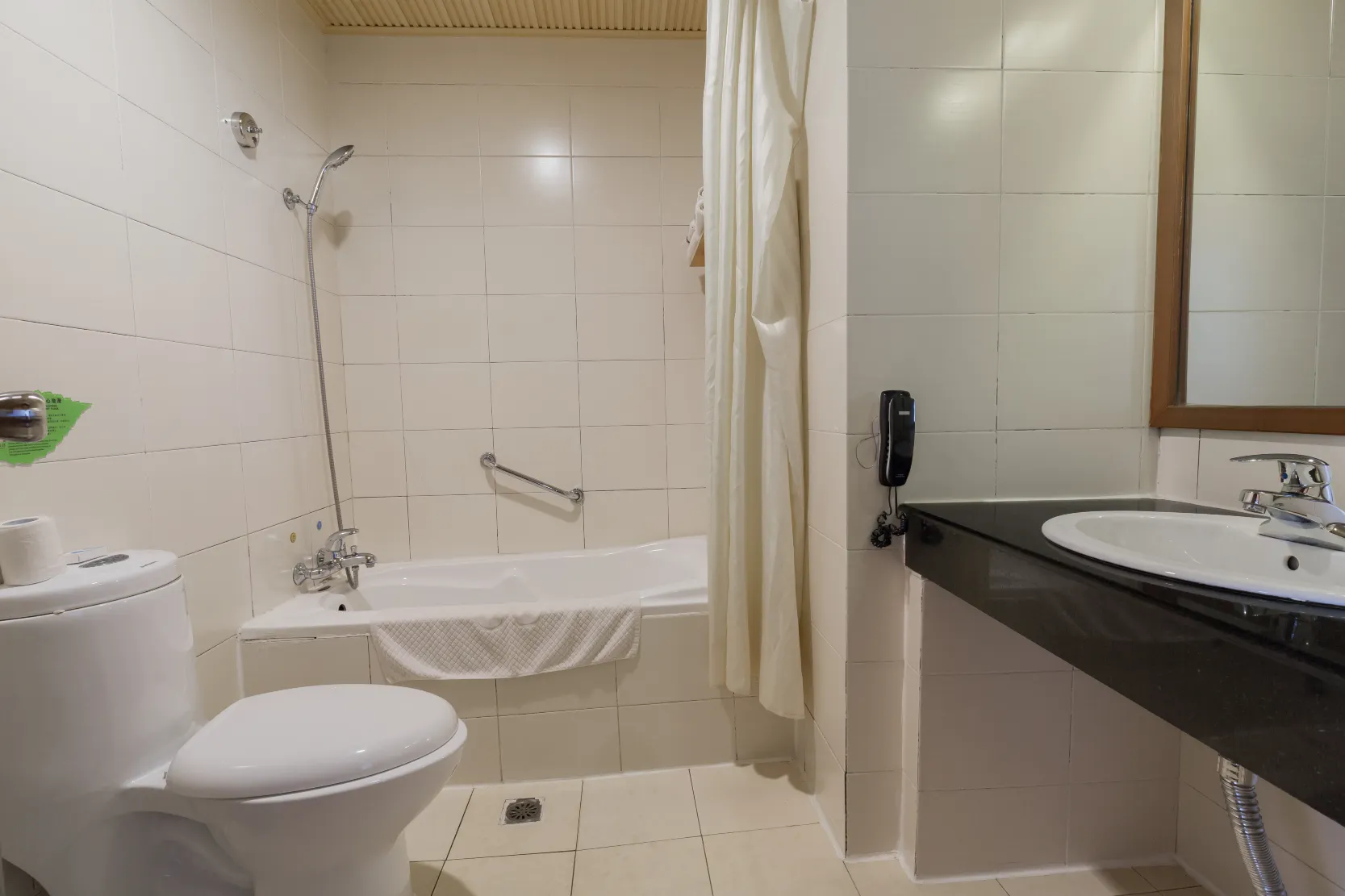 Yunti Hotel Kamar Photos