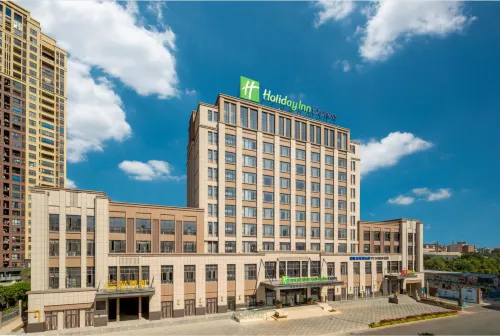 Holiday Inn Express JINJIANG ANHAI by IHG - piscina