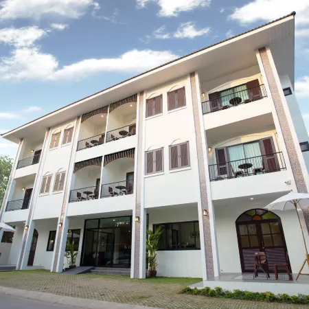 Khampare Chiang Mai Hotel Отели рядом с достопримечательностью «Чиангмайский стадион Семисотлетия»