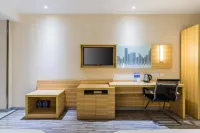 City Express Hotel (Gaozhou Nanguan Road Yingzhou Park)