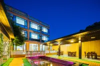 Floral Hotel · Weizhou Island Dynasty and Dusk hotel 베이하이 호텔