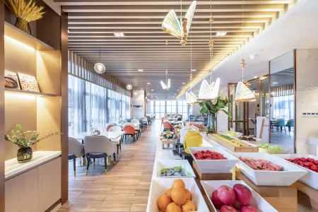 Atour Hotel of Zhuhai Tangjiawan University Town GT Plaza Отели рядом с достопримечательностью «Zhuhai Branch of Beijing Normal University Dormitory»