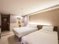 โรงแรมบางกอกซิตี้ สวีท โรงแรมใกล้โบ๊เบ๊ทาวเวอร์