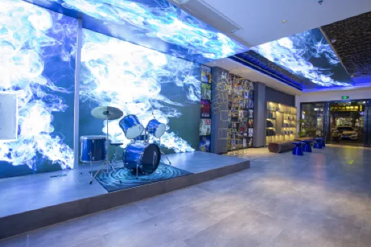 Ma Shangying Movie Hotel Отели рядом с достопримечательностью «Hainan Sports Training Hall»