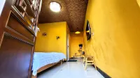 Front Yard & Back Yard Homestay (Near Xiangshawan Scenic Area) - 공항 셔틀버스