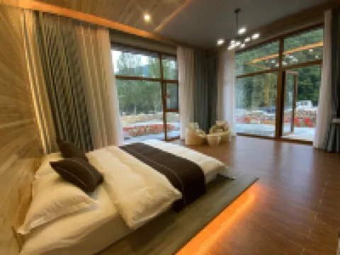 Kuandian Lake Light Mountain House B&B