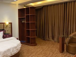 Luchuan Jingyue Hotel