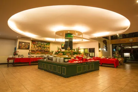 Golden Pine Resort and Spa Отели рядом с достопримечательностью «Mea Fah Luang University»