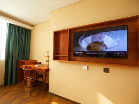 James Joyce Coffetel (Tianjin Railway Station North Square)