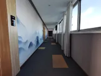 Junyi Hotel (Gucheng Railway Station Sanhuan Cheqiao Industrial Park)