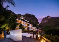 Yinxin Valley Net Red Travel Photography and Hot Spring Resort (Yulong River Scenic Area Store)