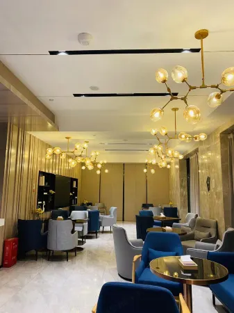 Echarm Hotel (Nanchang Bayi Square Subway Station Wushang MALL) Отели рядом с достопримечательностью «CPC Jiangxi Zhigongwei Party School»