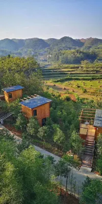 SMALL NATURAL Hotels in Chongyang