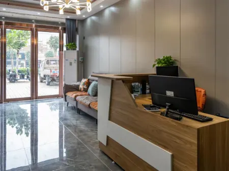 Ruixiang Hotel Отели в г. Синьань